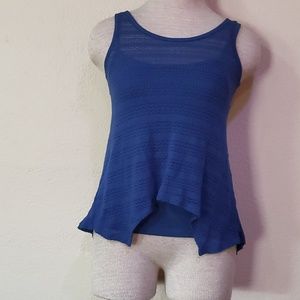 Xtraordinary  blue flowy sharkbite crotchet top L